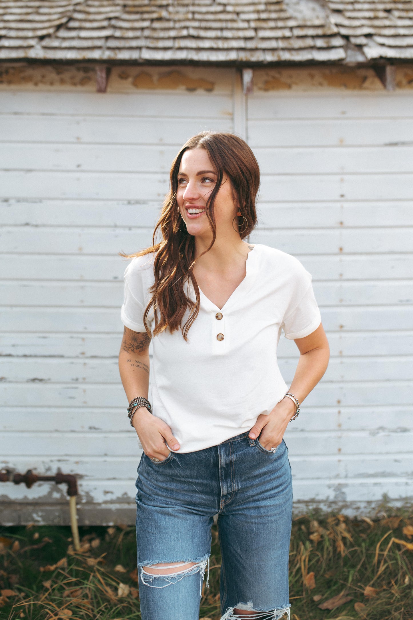 THE ELEEN- ESSENTIAL TEE IVORY