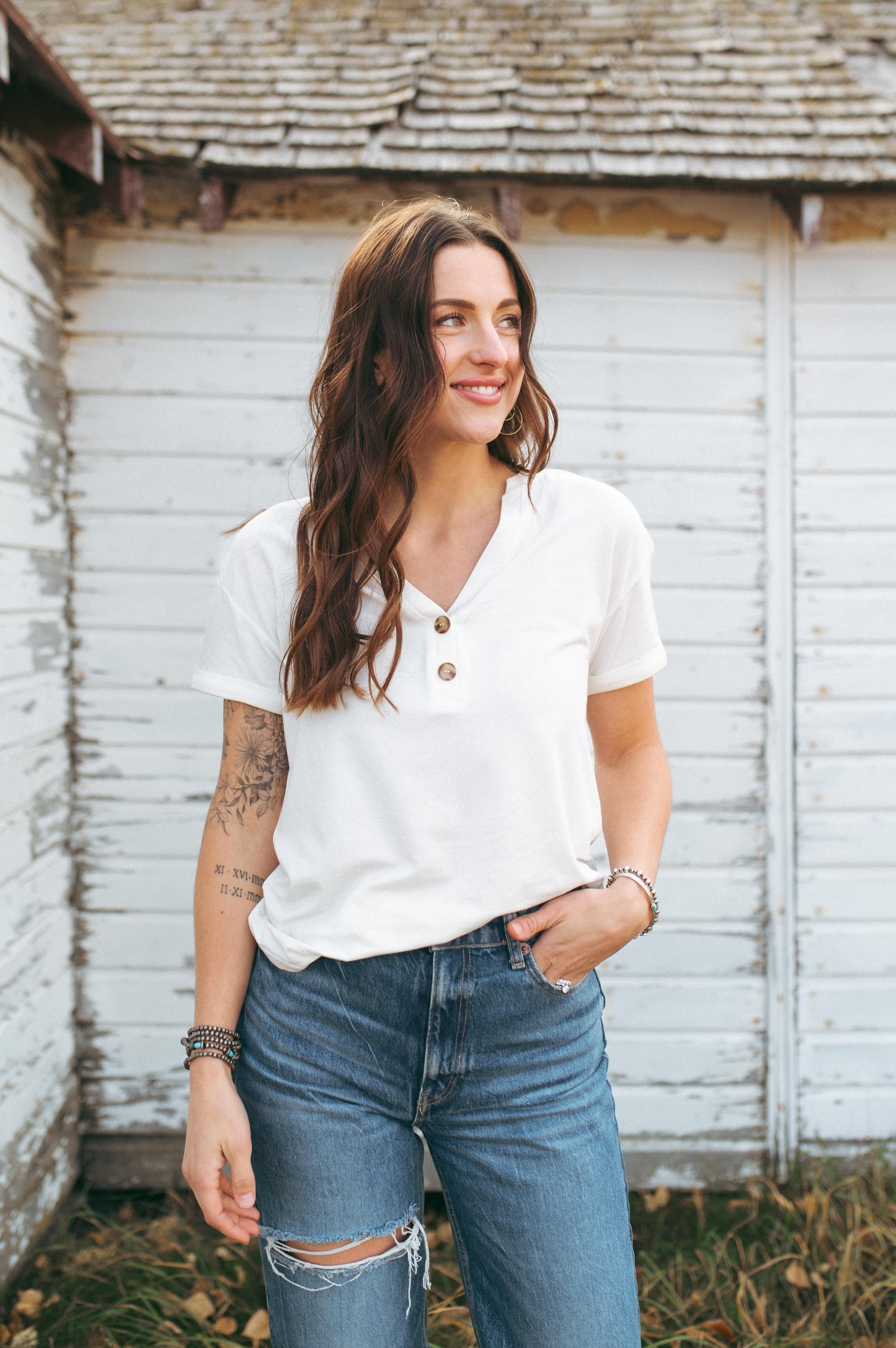 THE ELEEN- ESSENTIAL TEE IVORY