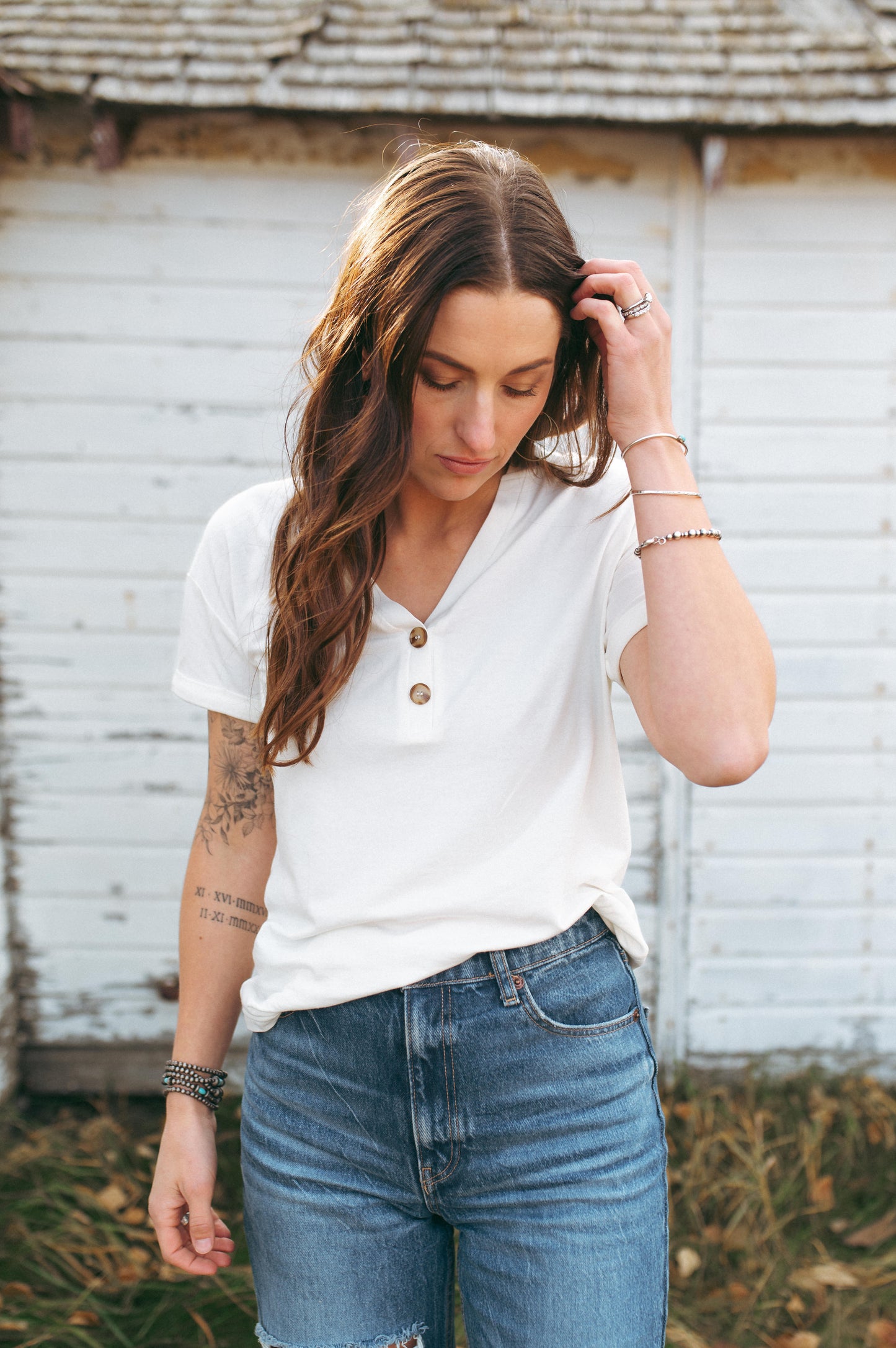 THE ELEEN- ESSENTIAL TEE IVORY